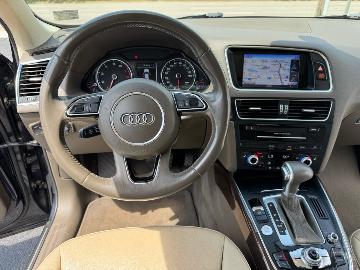 Vehicle image 10 of 12