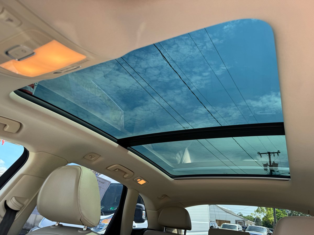Vehicle image 8 of 12