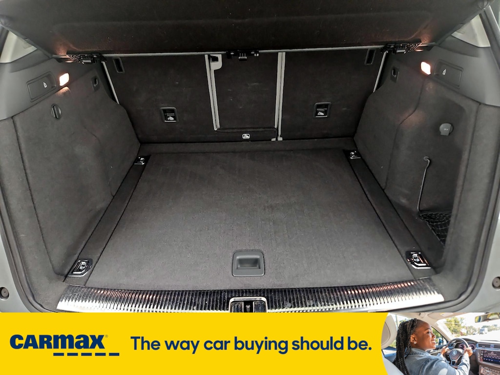 Vehicle image 21 of 31