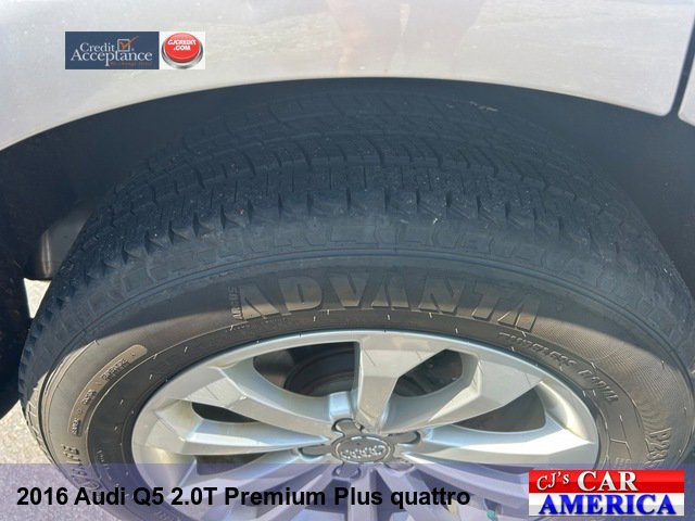 Vehicle image 10 of 22