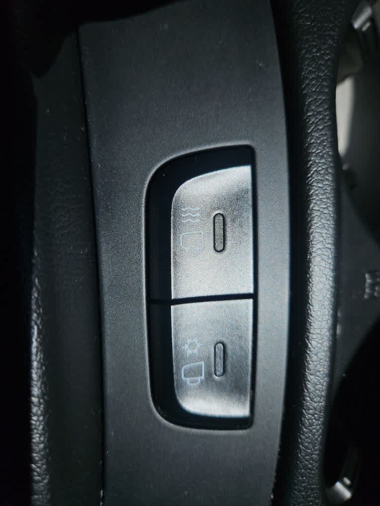 Vehicle image 26 of 32