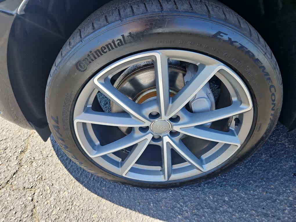 Vehicle image 10 of 32
