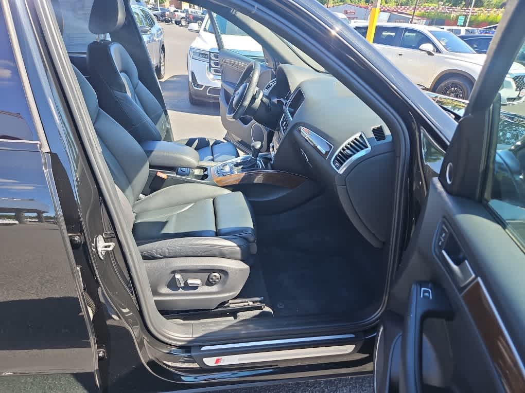 Vehicle image 15 of 32