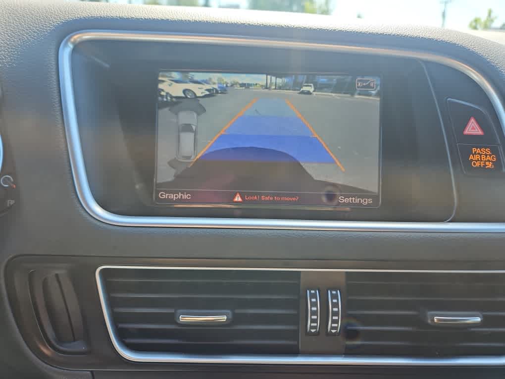 Vehicle image 21 of 32