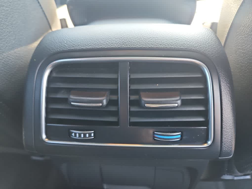 Vehicle image 25 of 32