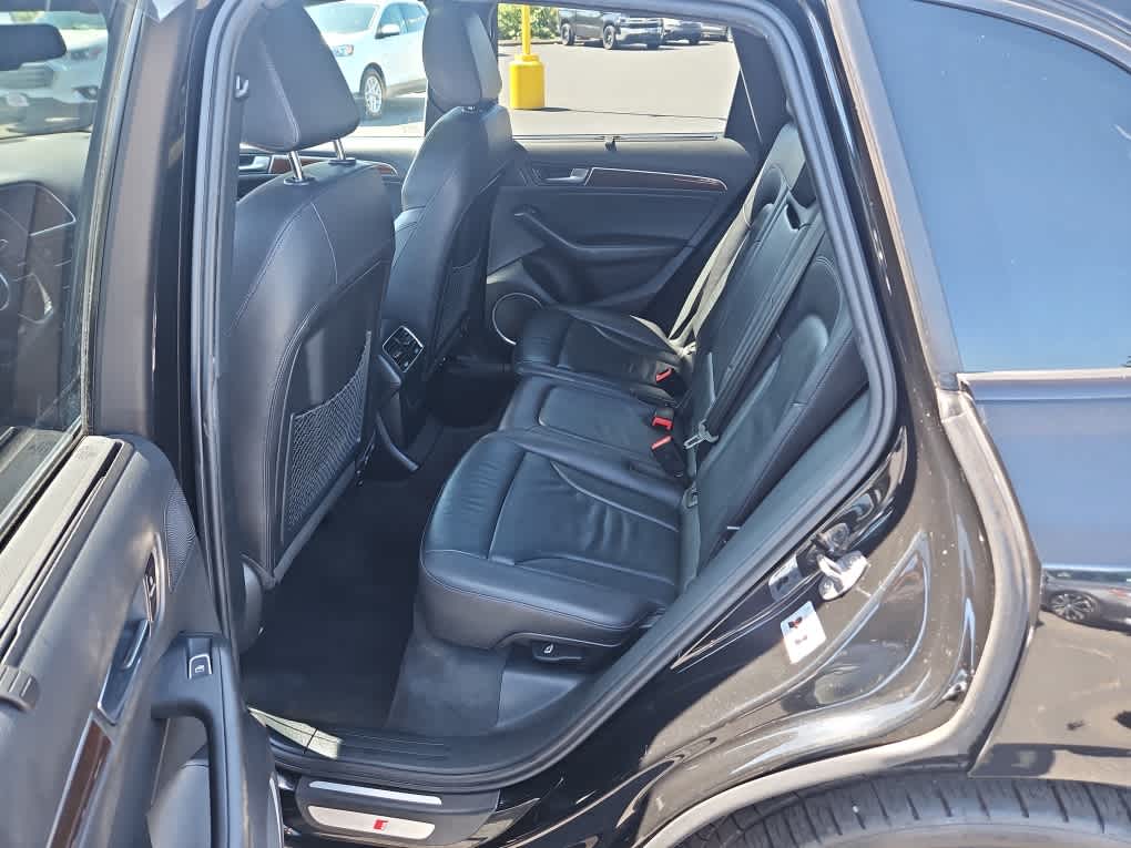 Vehicle image 18 of 32
