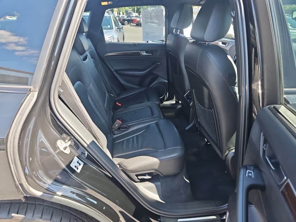 Vehicle image 17 of 32