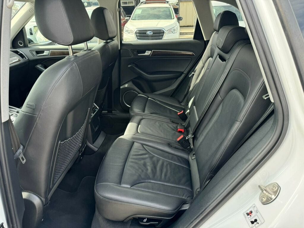 Vehicle image 9 of 19