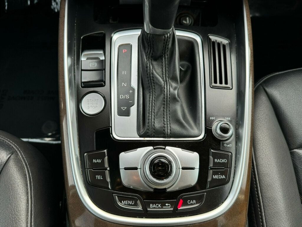 Vehicle image 15 of 19