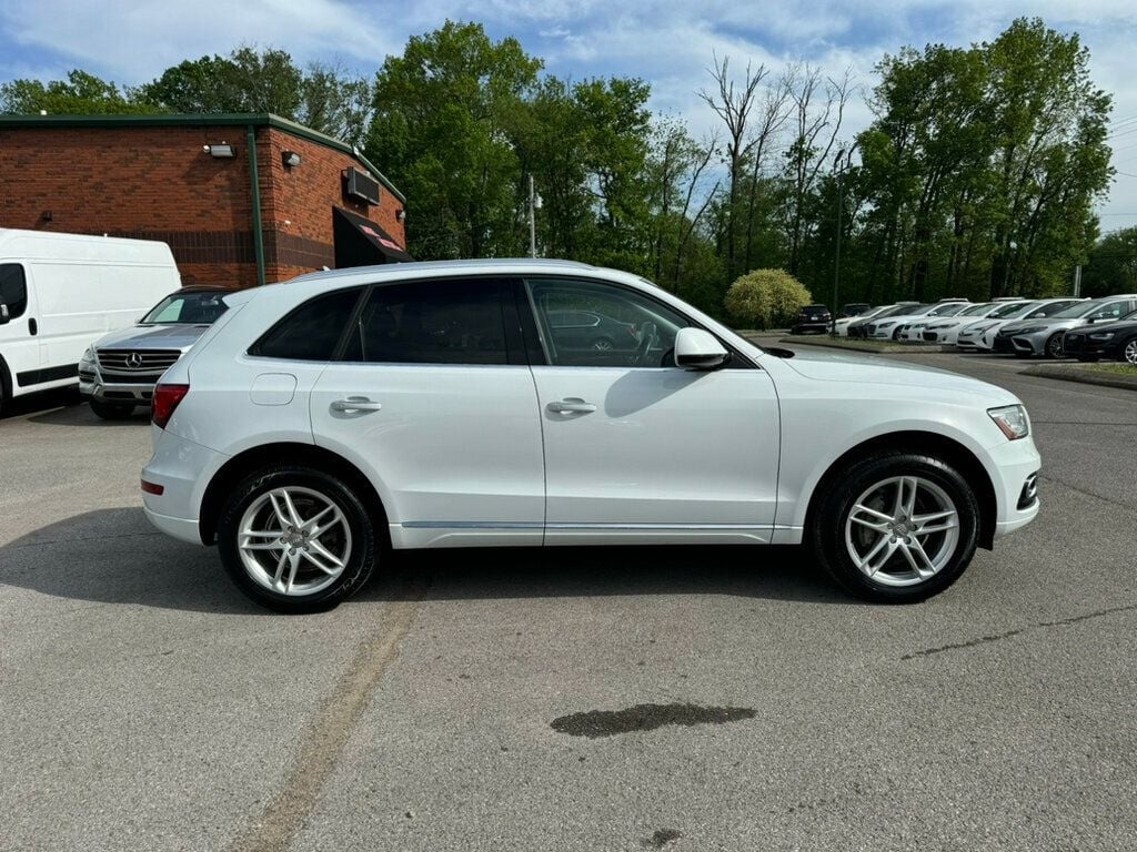 Vehicle image 3 of 19