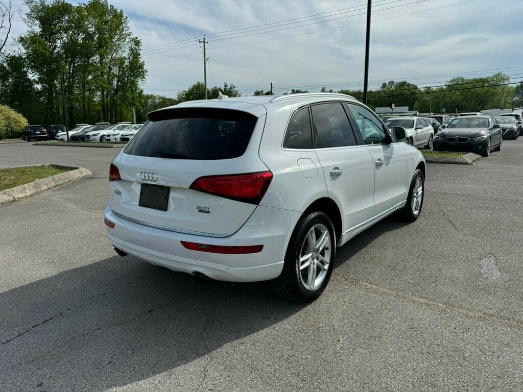 Vehicle image 4 of 19