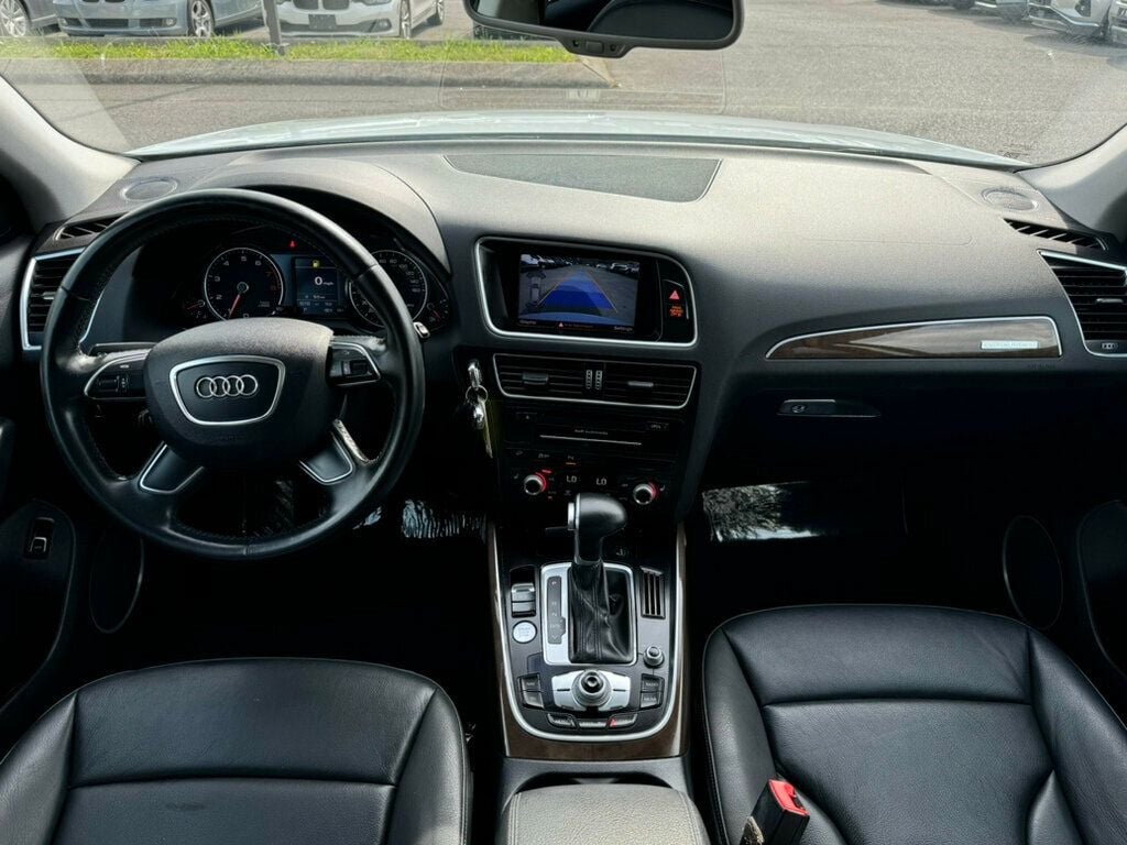 Vehicle image 12 of 19