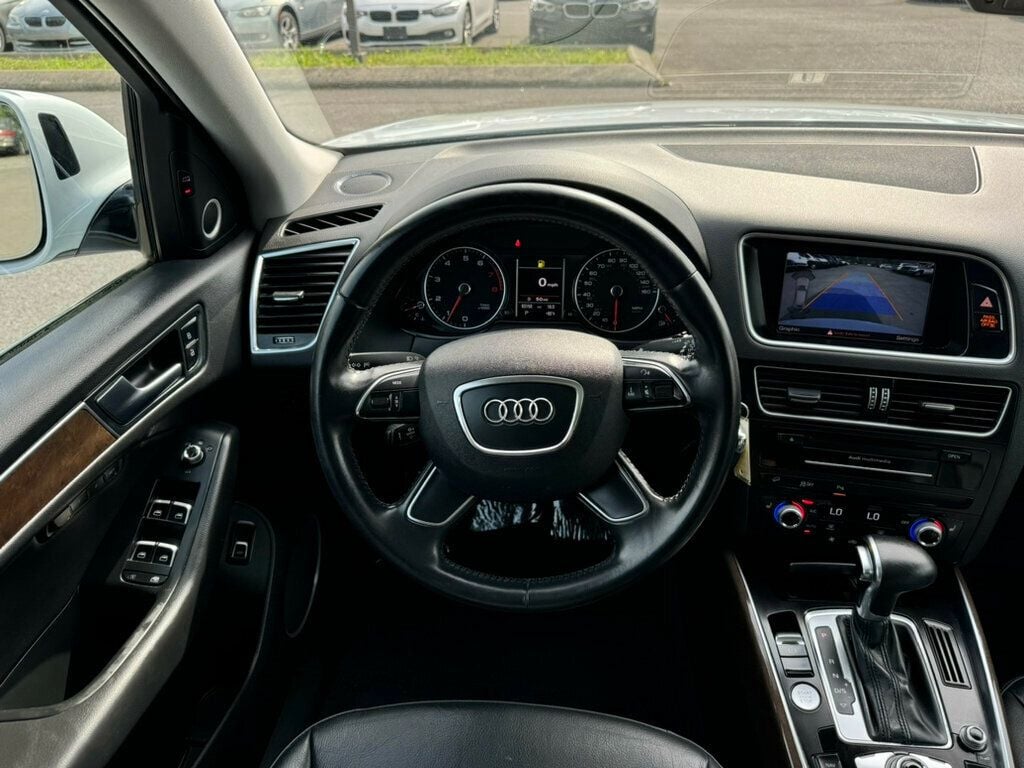 Vehicle image 13 of 19