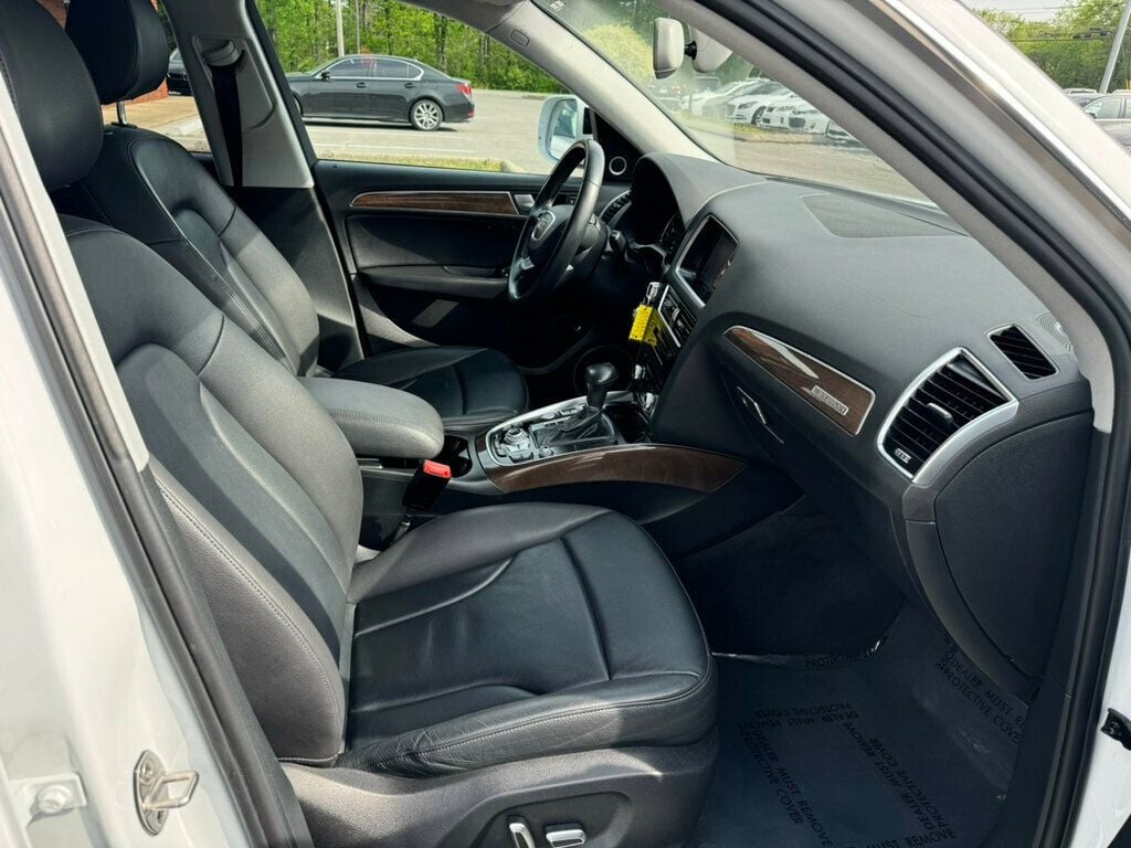 Vehicle image 11 of 19