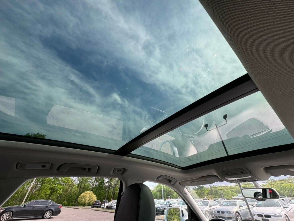 Vehicle image 18 of 19