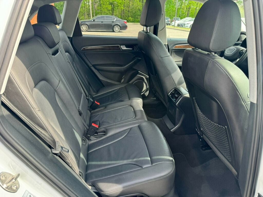 Vehicle image 10 of 19