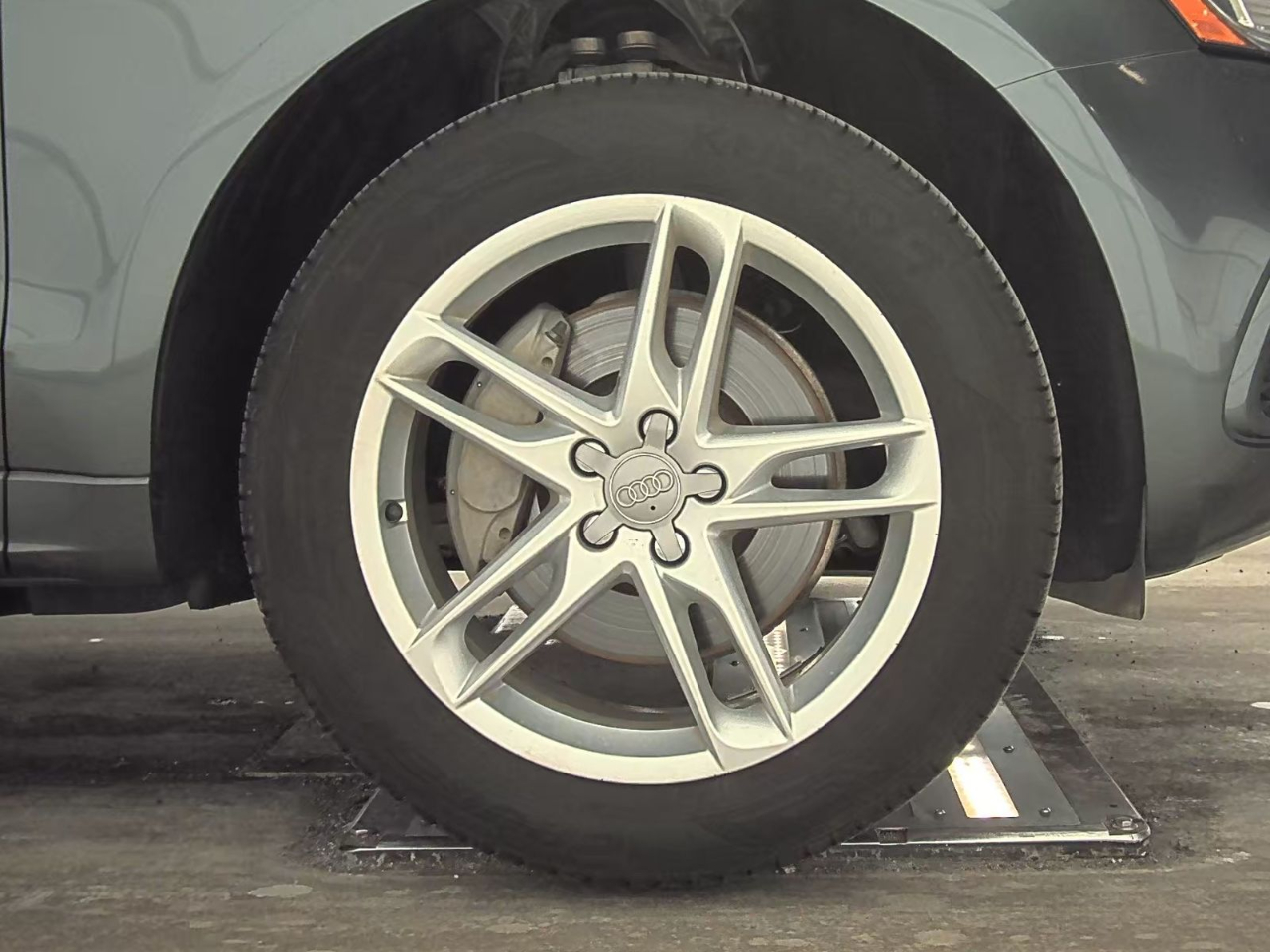 Vehicle image 7 of 14