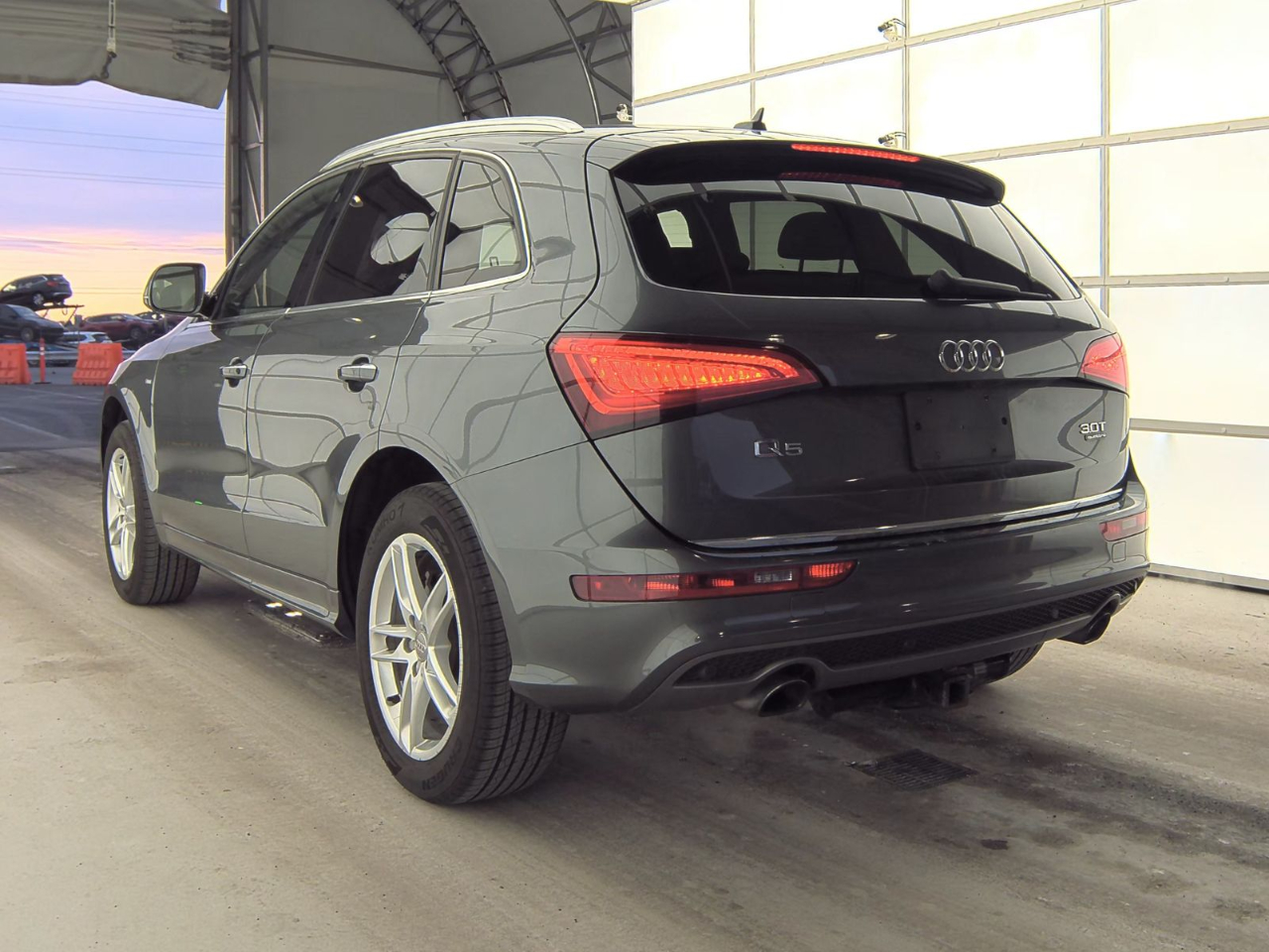 Vehicle image 4 of 14