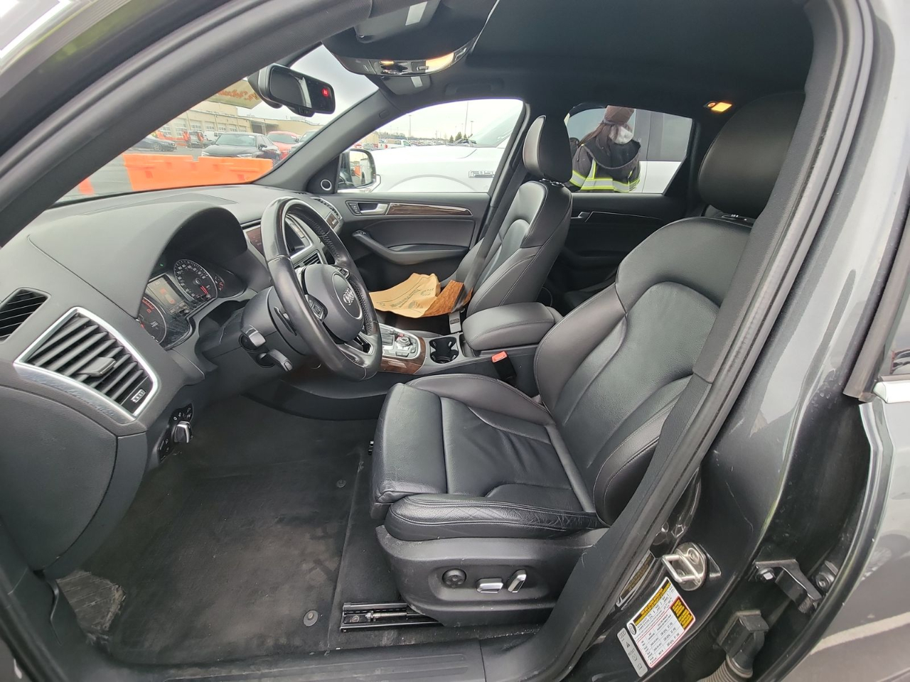 Vehicle image 8 of 14