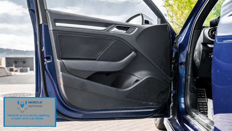Vehicle image 17 of 25