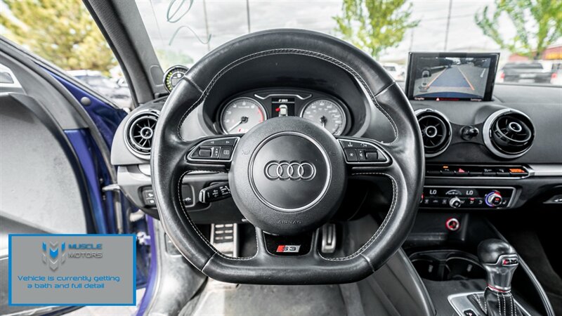 Vehicle image 18 of 25