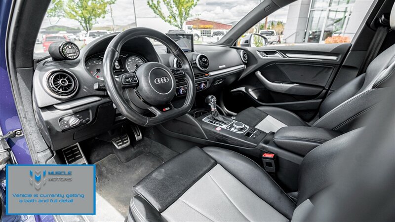 Vehicle image 15 of 25
