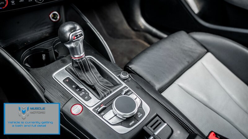 Vehicle image 23 of 25