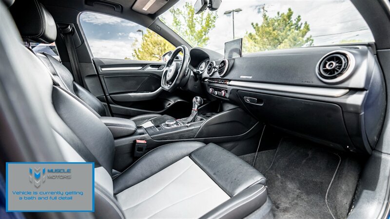 Vehicle image 16 of 25