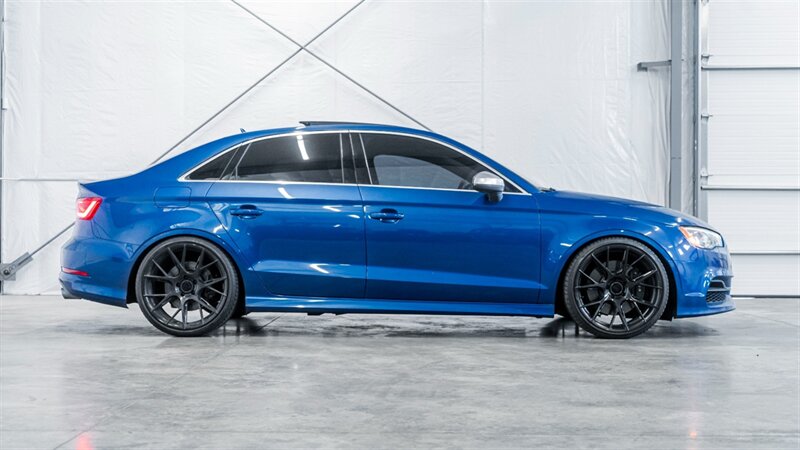 Vehicle image 4 of 25