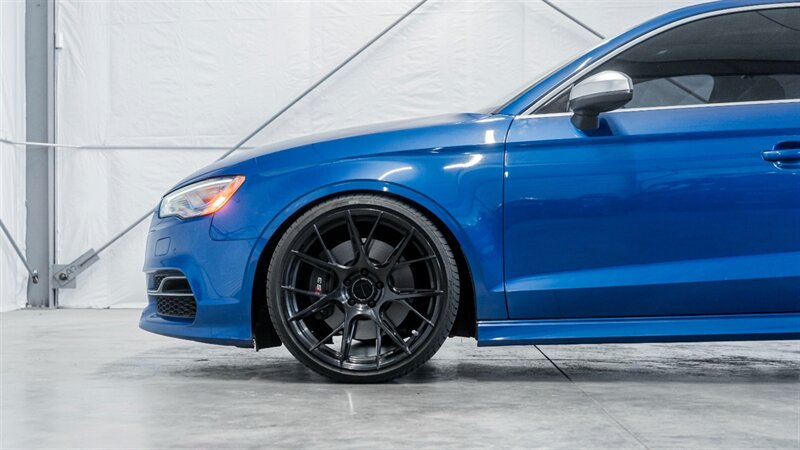Vehicle image 11 of 25