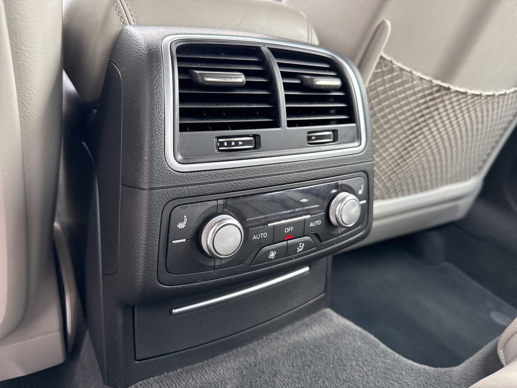 Vehicle image 21 of 27