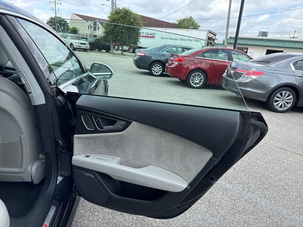 Vehicle image 13 of 27