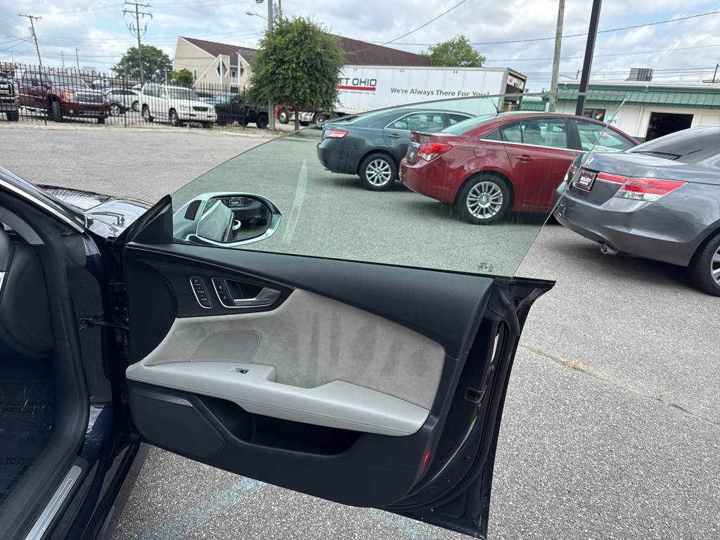 Vehicle image 14 of 27