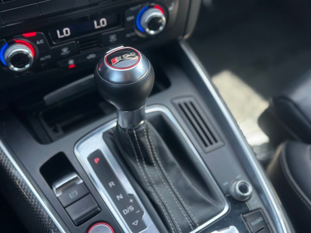 Vehicle image 25 of 28