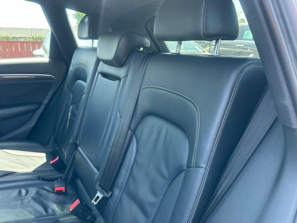 Vehicle image 18 of 28