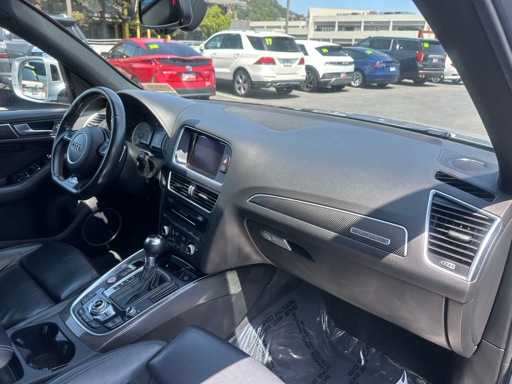 Vehicle image 12 of 28