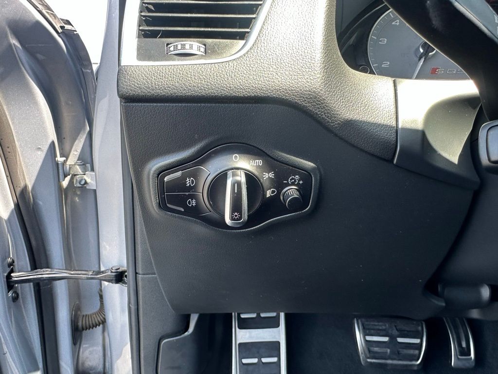 Vehicle image 22 of 28