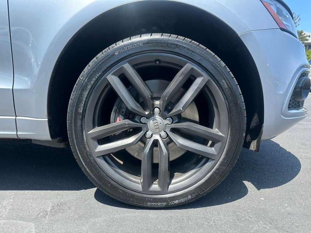 Vehicle image 13 of 28