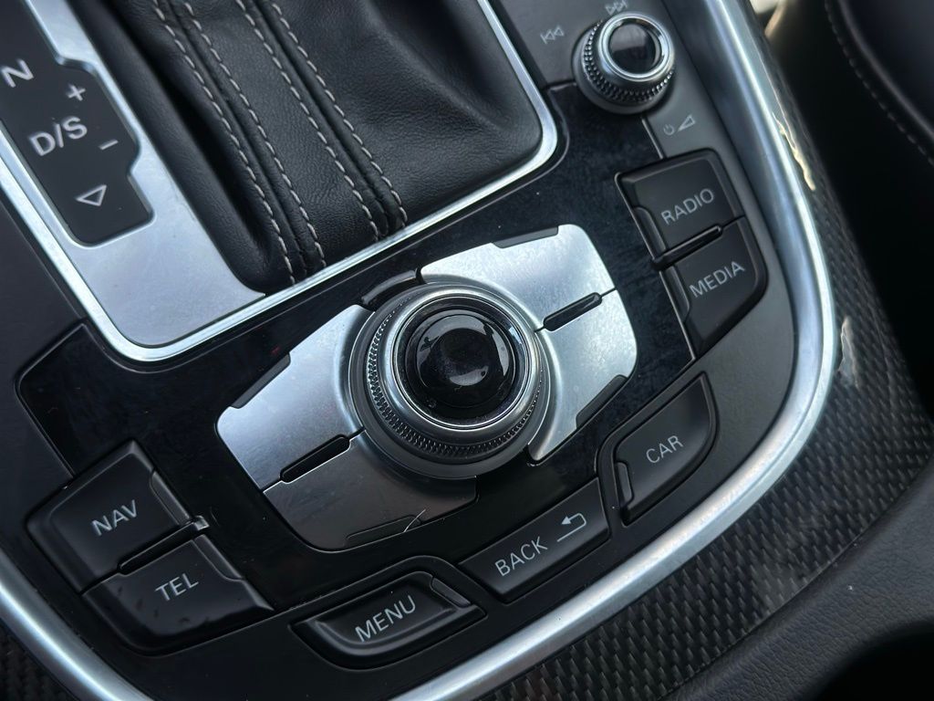 Vehicle image 24 of 28