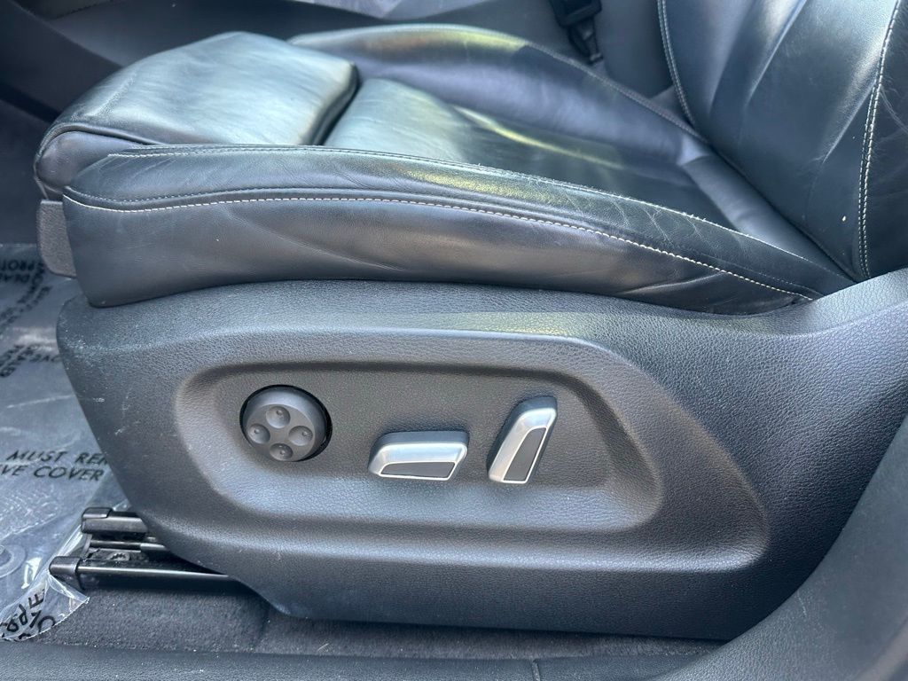 Vehicle image 20 of 28