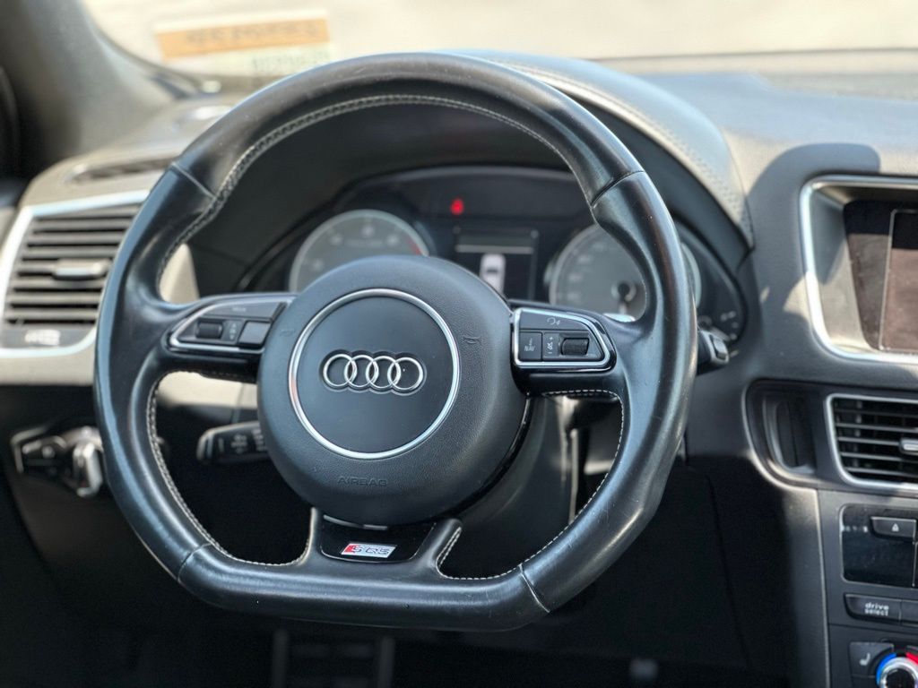 Vehicle image 16 of 28