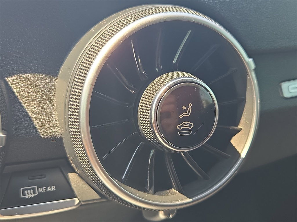 2016 Audi TT 2.0T Image 15 of 30