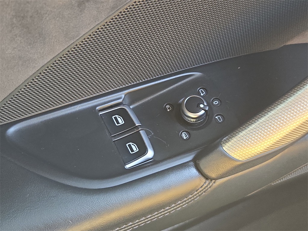 2016 Audi TT 2.0T Image 21 of 30