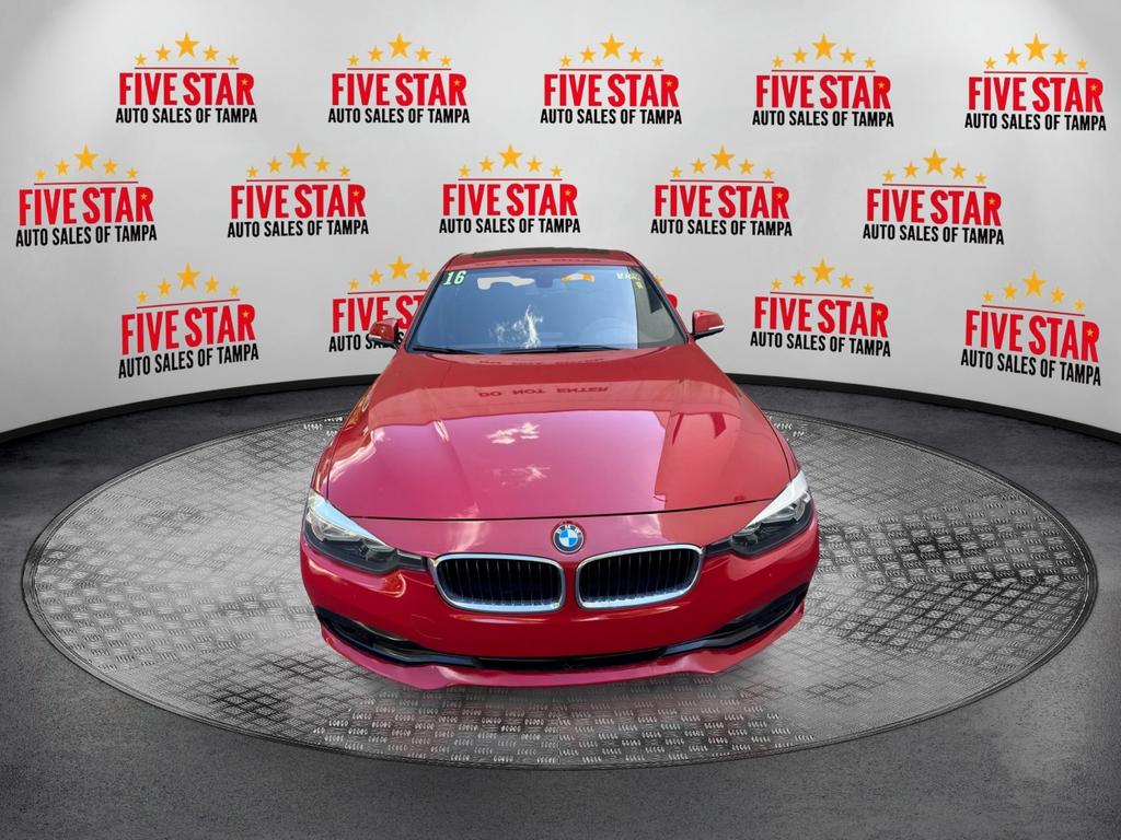 2016 BMW 3 Series 320i Image 2 of 38
