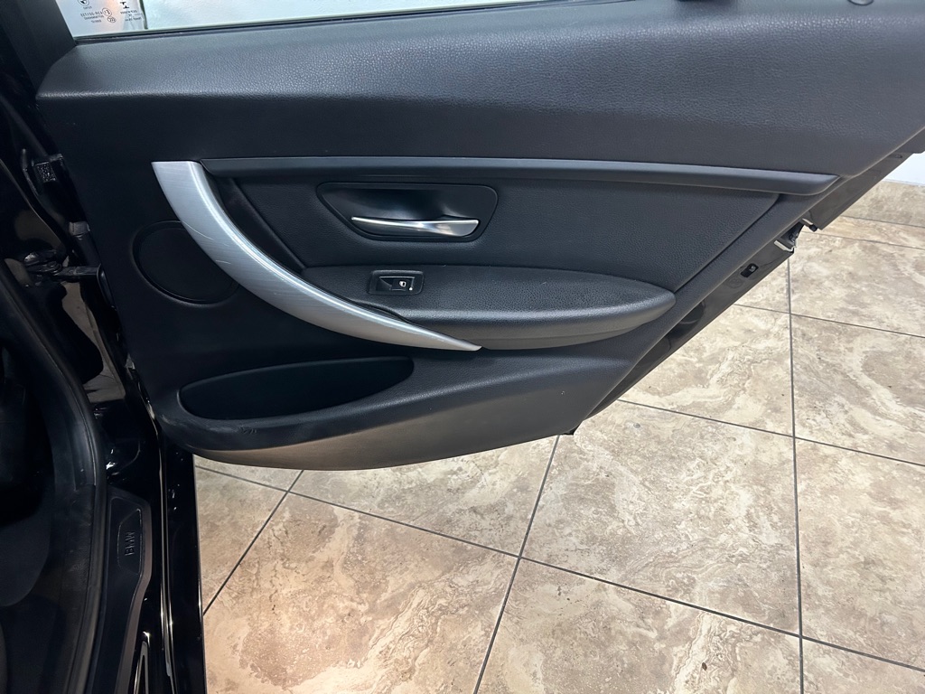 Vehicle image 34 of 41