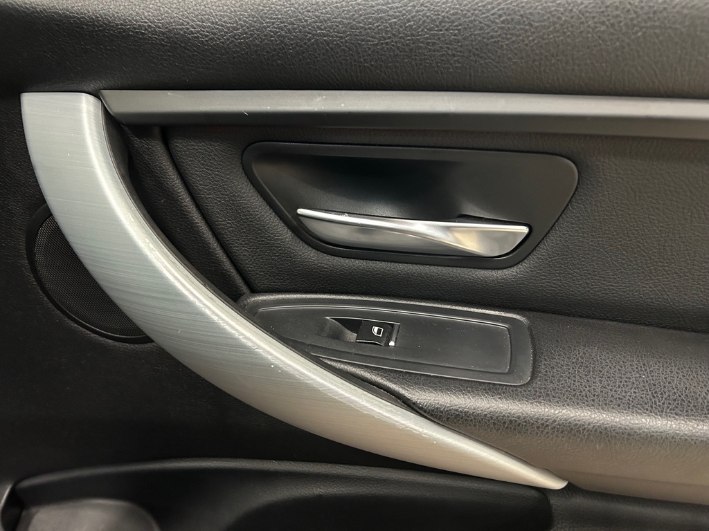Vehicle image 29 of 41