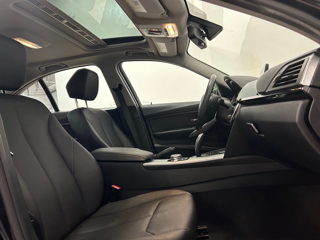 Vehicle image 31 of 41
