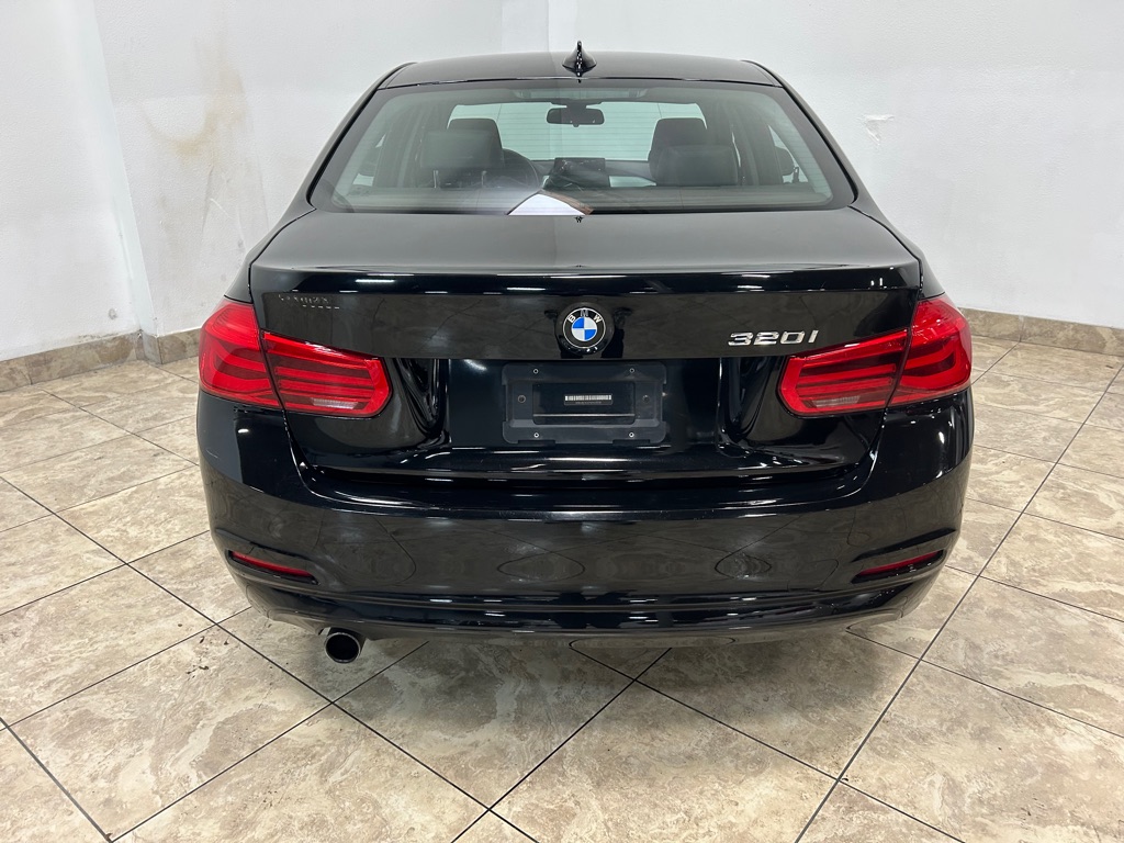 Vehicle image 9 of 41