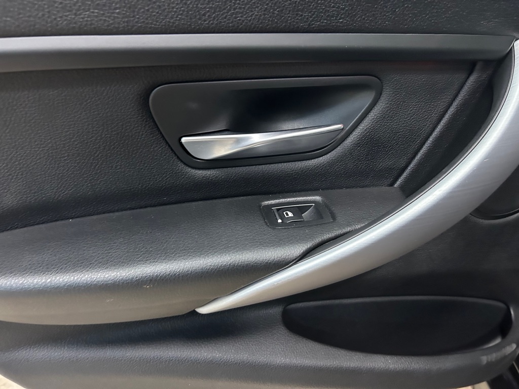 Vehicle image 38 of 41
