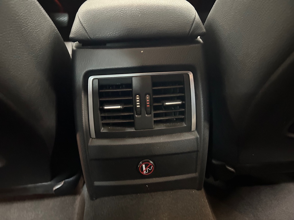 Vehicle image 33 of 41